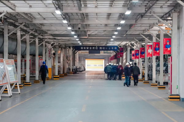 Hegemoni Zhengzhou: Ambisi BYD Menaklukkan Dunia Lewat Gurun Buatan dan Robot Pintar