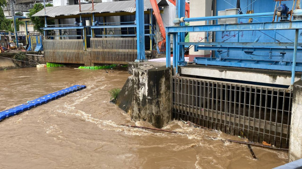 Status Pintu Air Manggarai Siaga 3, Warga Bantaran Sungai Diimbau Waspada