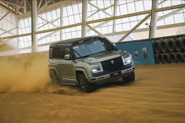 Naik YangWang U8 di All Terrain Circuit BYD: Sensasi Mencekam di Dalam Kabin SUV Monster!