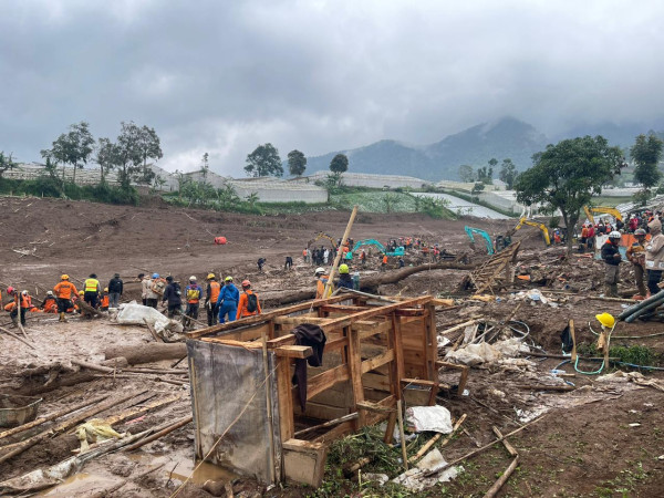 Menteri LH: Longsor Cisarua Bandung Barat Jadi Momentum Evaluasi Total Tata Ruang