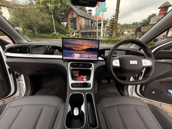 Selisih Rp30 Juta, Pilih Geely EX2 Pro atau Max? Ini Bedanya Biar Gak Salah Beli!