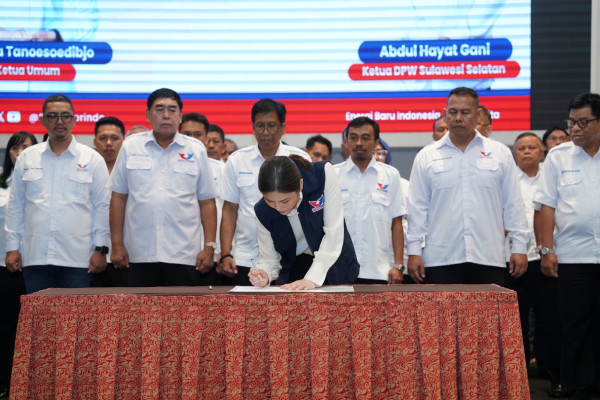 Angela Tanoesoedibjo Resmi Kukuhkan Pengurus DPW Perindo Sulawesi Selatan
