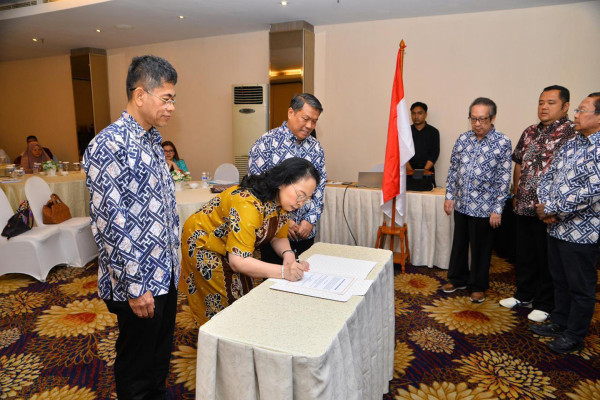 Kemenperin Kukuhkan Pengurus Aspadin, Industri AMDK Dongkrak Ekonomi Nasional