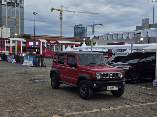 Anomali Jimny 5-Door: Saat Mobil Analog Menolak Tunduk pada Invasi SUV Listrik