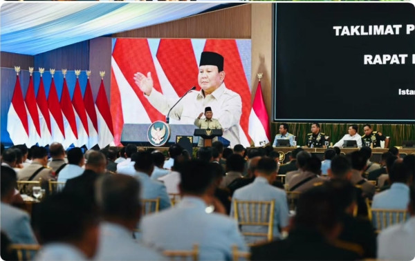 Arahan Prabowo kepada TNI dan Polri: Kapan pun Warga Butuh Bantuan, Langsung Turun