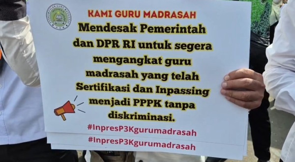 Ratusan Guru Madrasah Demo di Depan DPR, Tuntut Kesejahteraan dan Pengangkatan Jadi P3K
