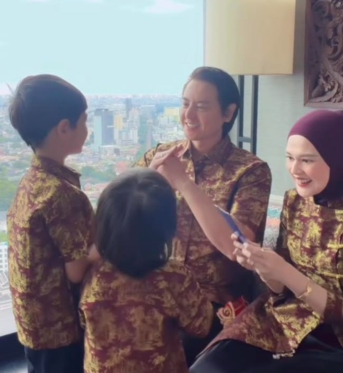 Potret Sederet Artis Rayakan Imlek, Ada yang Ambil Tema Mengharukan