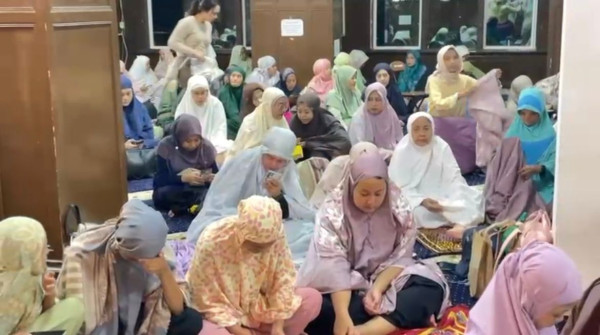 Suasana Tarawih Perdana Ramadan 1447 H di Masjid Cut Meutia