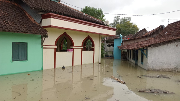 Banjir dan Longsor Kepung Jateng: 3 Meninggal dan Ribuan Warga Terdampak
