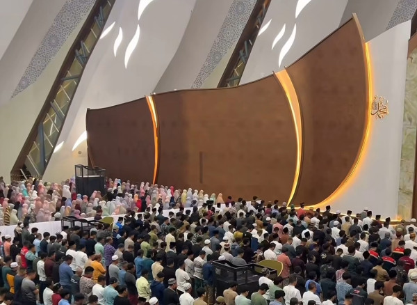 Melihat Suasana Tarawih Perdana Ramadan 1447 Hijriah di Masjid Negara IKN