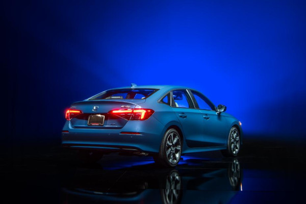 Mengapa Honda Civic Hybrid Terpilih Jadi Mobil Terbaik 2026?