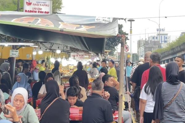 Serunya Berburu Takjil Khas Minang di Senen! Tembusu, Kepala Kakap, dan Bubur Kampiun Jadi Primadona