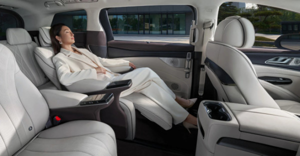 Oase Berjalan di Atas Roda: D9 Jadi Standar Baru MPV Listrik Premium