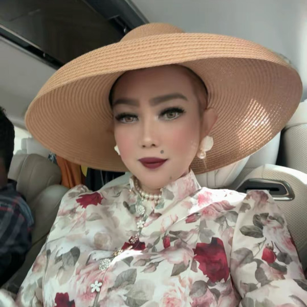Profil Sarifah Suraidah, Istri Gubernur Kaltim yang Viral karena Gaya Dandanannya