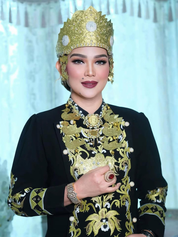 Profil Sarifah Suraidah, Istri Gubernur Kaltim yang Viral karena Gaya Dandanannya