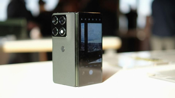 Gimmick Layar 6200 Nits: Menguliti Cacat Tersembunyi Motorola Razr Fold di MWC 2026