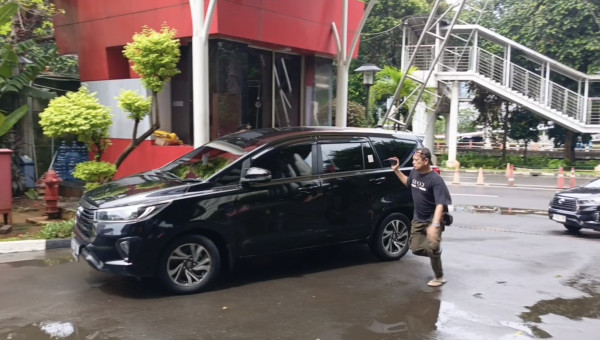 Terjaring OTT, Bupati Pekalongan Fadia Arafiq Tiba di Gedung KPK