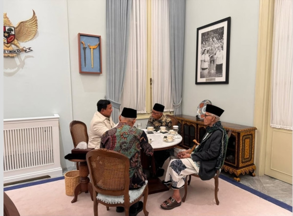 Prabowo Buka Puasa Satu Meja Bersama 3 Ulama di Istana Merdeka