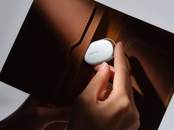 Xiaomi Rilis Powerbank Setipis Kartu, Pelacak Barang 10 Gram, hingga Jam Tangan AI