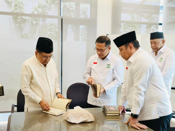 Dukung Penguatan Literasi Keimanan, YMSM Wakafkan Al-Qur’an melalui DMI