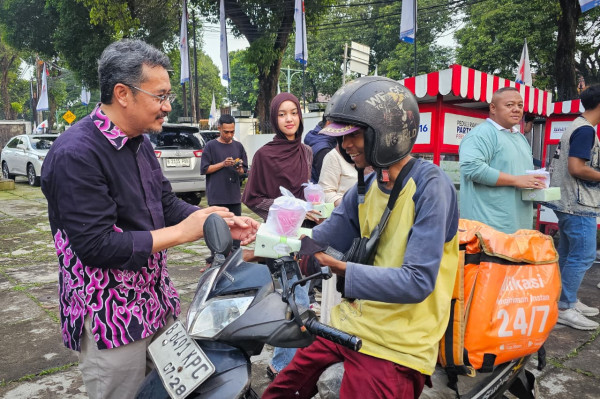 Berbagi Takjil dan Modal Usaha, Partai Perindo Dorong UMKM Tumbuh di Bulan Ramadan