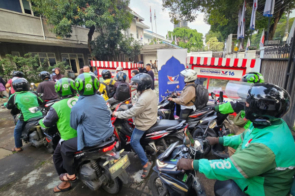 Berbagi Takjil dan Modal Usaha, Partai Perindo Dorong UMKM Tumbuh di Bulan Ramadan