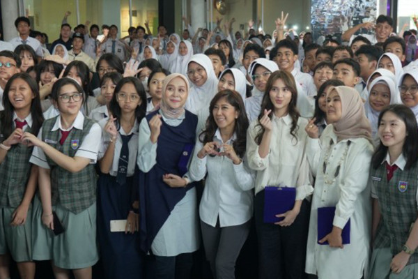 Ancaman Nyata Anak di Bawah Umur Candu Medsos