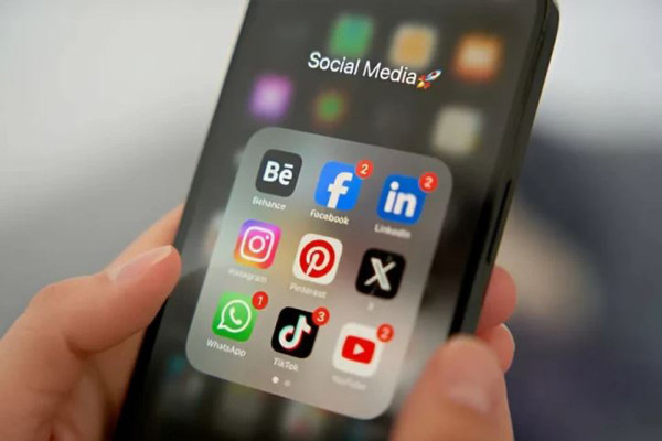 Tantangan Pembatasan Penggunaan Media Sosial