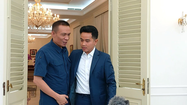 Silaturahmi ke Kantor Wapres Gibran, Rismon Sianipar Dikasih Parsel