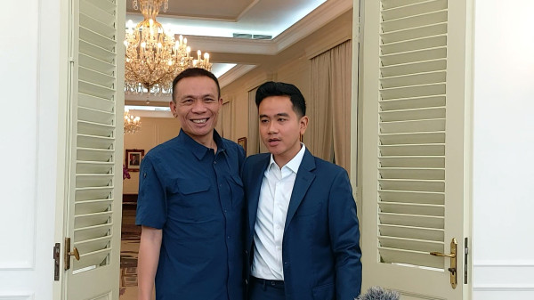 Silaturahmi ke Kantor Wapres Gibran, Rismon Sianipar Dikasih Parsel