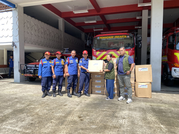 MNC Peduli Salurkan Masker untuk Program Kemasyarakatan ke Damkar Tebet