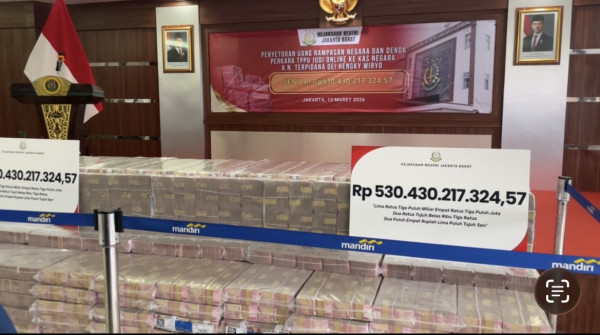 Kejari Jakbar Serahkan Rp530 Miliar Uang Rampasan TPPU Judi Online ke Kas Negara