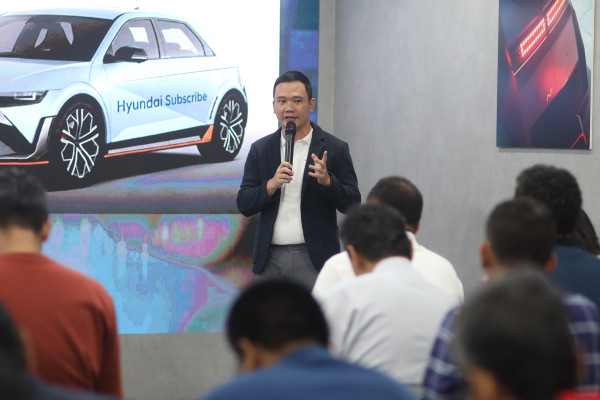 Lupakan DP Ratusan Juta: Mengapa Menyewa Mobil Listrik Lebih Masuk Akal di 2026?
