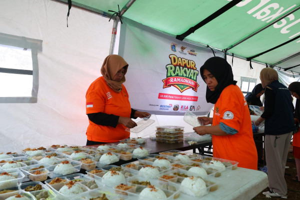 Gelar Dapur Rakyat Ramadan, Baznas Bazis Jakarta Sajikan 10.000 Porsi Makanan
