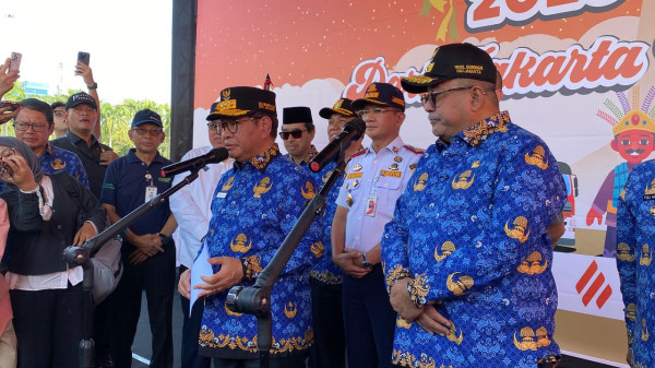 Pramono Lepas Keberangkatan 34.000 Peserta Mudik Gratis 2026 ke 20 Kota Tujuan