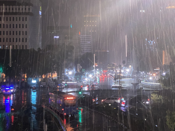 Car Free Night Malam Takbiran di Jalan Sudirman-Thamrin Diguyur Hujan