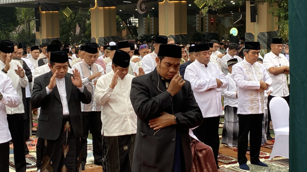 Pramono dan Rano Salat Idulfitri 1447 H di Balai Kota, KH Maruf Amin Jadi Khatibnya