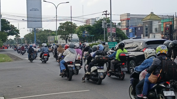 Pantau Arus Balik, Wali Kota Cirebon Ingatkan Pemudik Utamakan Keselamatan dan Jaga Stamina
