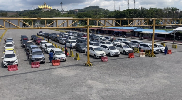 Gelombang Pertama Puncak Arus Balik Lebaran 2026, Pelabuhan Bakauheni Ramai