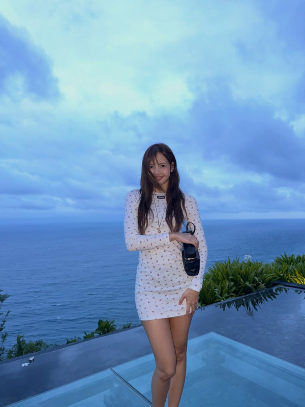 Bikin Heboh! Lisa Asyik Liburan dan Tampil Stunning di Bali