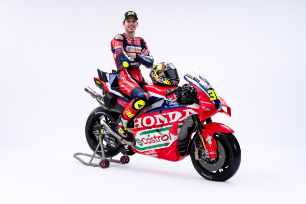 Resmi! Kontrak 1 Musim Penuh, Logo FIFASTRA Mejeng di Motor dan Wearpack Pembalap Honda