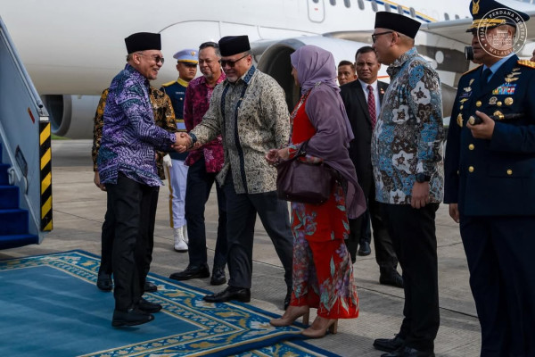 Anwar Ibrahim Tiba di Jakarta: Bertemu Sahabat Saya, Presiden Prabowo