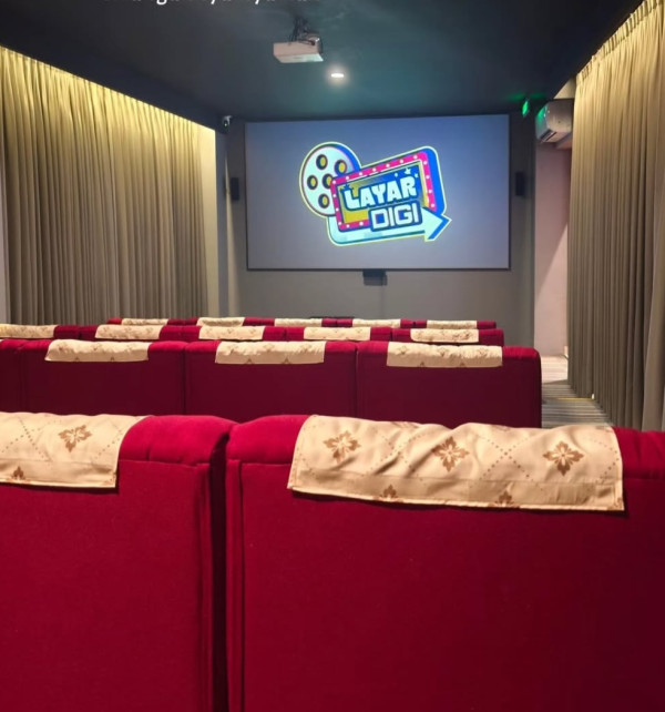 Nonton Nyaman Cuma Rp15 Ribu, Begini Suasana Bioskop Mini di Alfamart