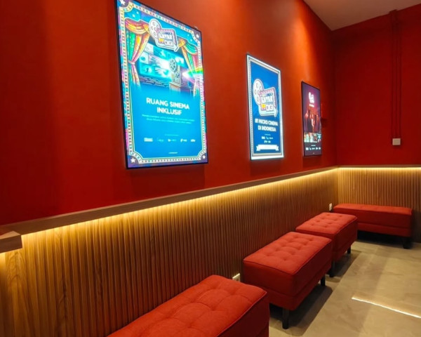 Nonton Nyaman Cuma Rp15 Ribu, Begini Suasana Bioskop Mini di Alfamart