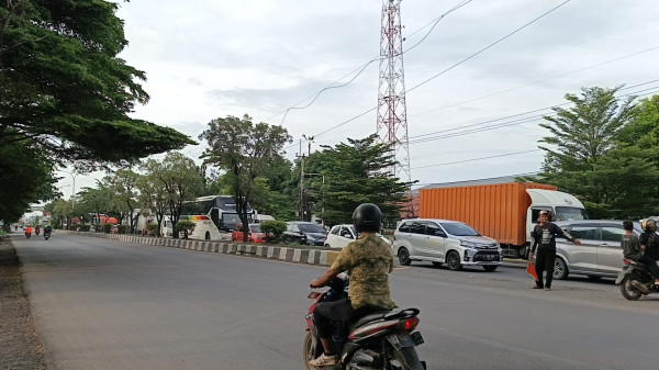 Arus Balik di Pantura Cirebon: Arah Jakarta Ramai Pemudik dan Arah Sebaliknya Didominasi Truk