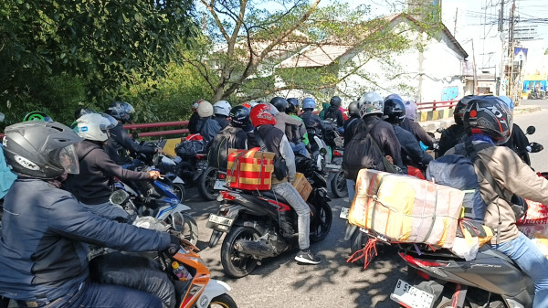 Puncak Arus Balik Mulai Terasa di Jalur Pantura Cirebon, Pemudik Motor Meningkat Pagi Ini