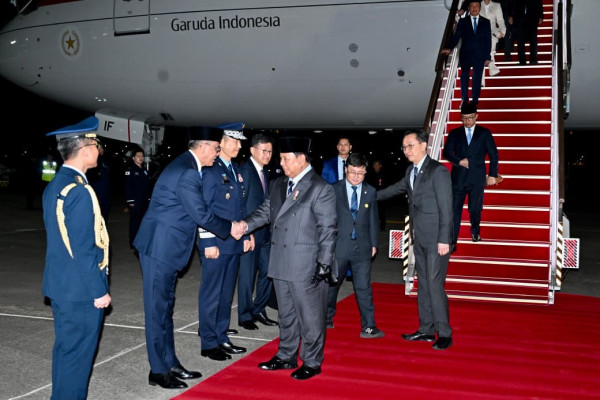 Tiba di Korsel, Presiden Prabowo Disambut 21 Dentuman Meriam Salvo