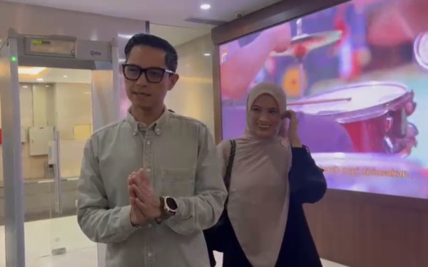Terseret Kasus Penipuan Rp2,4 Triliun! Dude Herlino dan Alyssa Soebandono Penuhi Panggilan Bareskrim