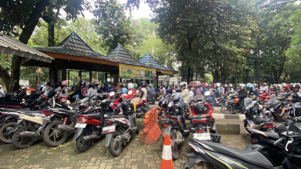 Libur Panjang Akhir Pekan, Lalu Lintas Kawasan Ragunan Padat