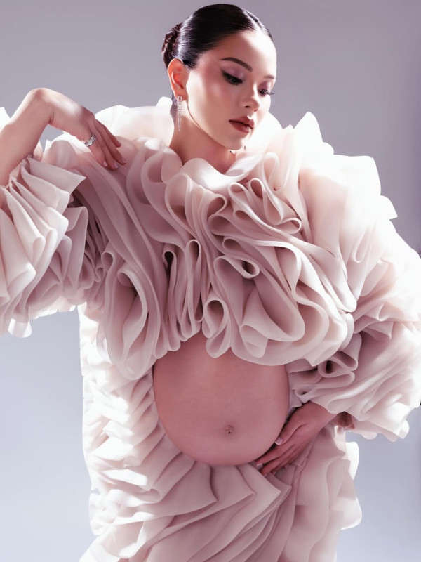 Maternity Shoot Alyssa Daguise Curi Perhatian, Dramatis dan High Fashion